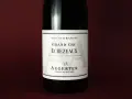 Bouteille de Grand Cru Echezeaux, un vin de Bourgogne de la maison Aegerter.