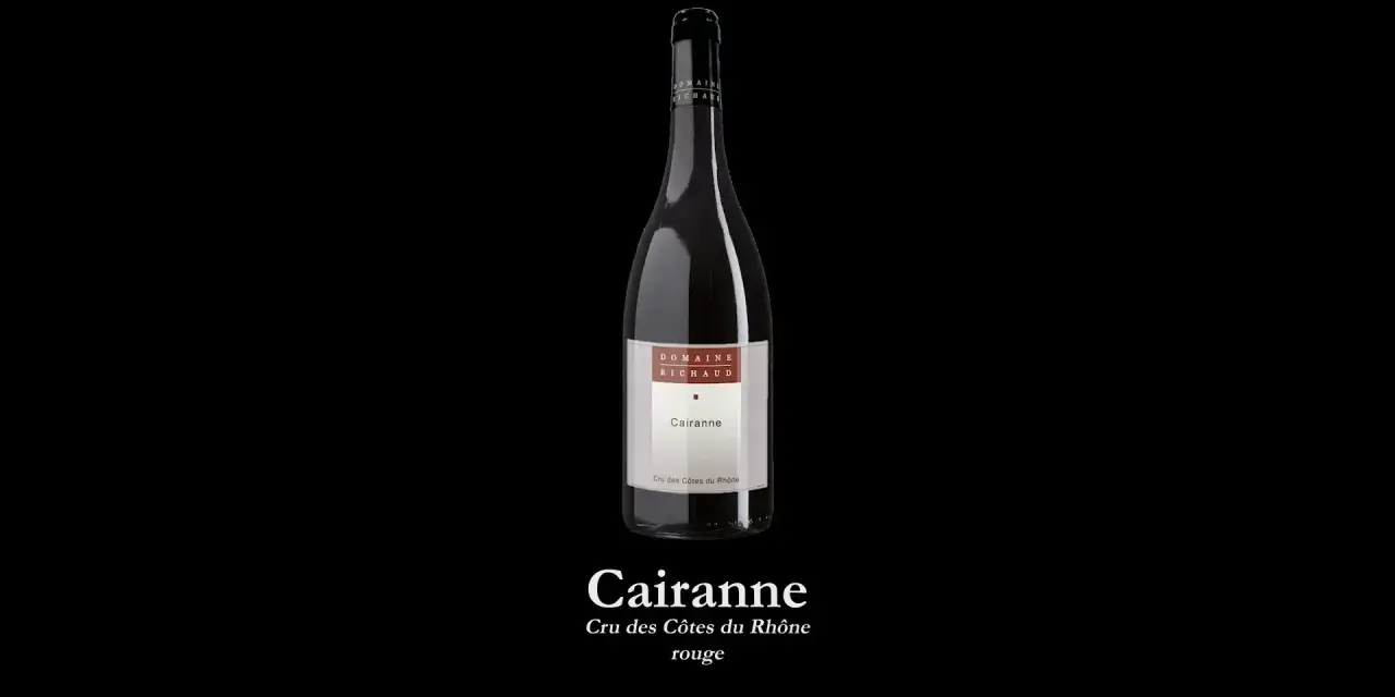 Bouteille de vin rouge Cairanne du Domaine Richaud, cru des Côtes du Rhône.