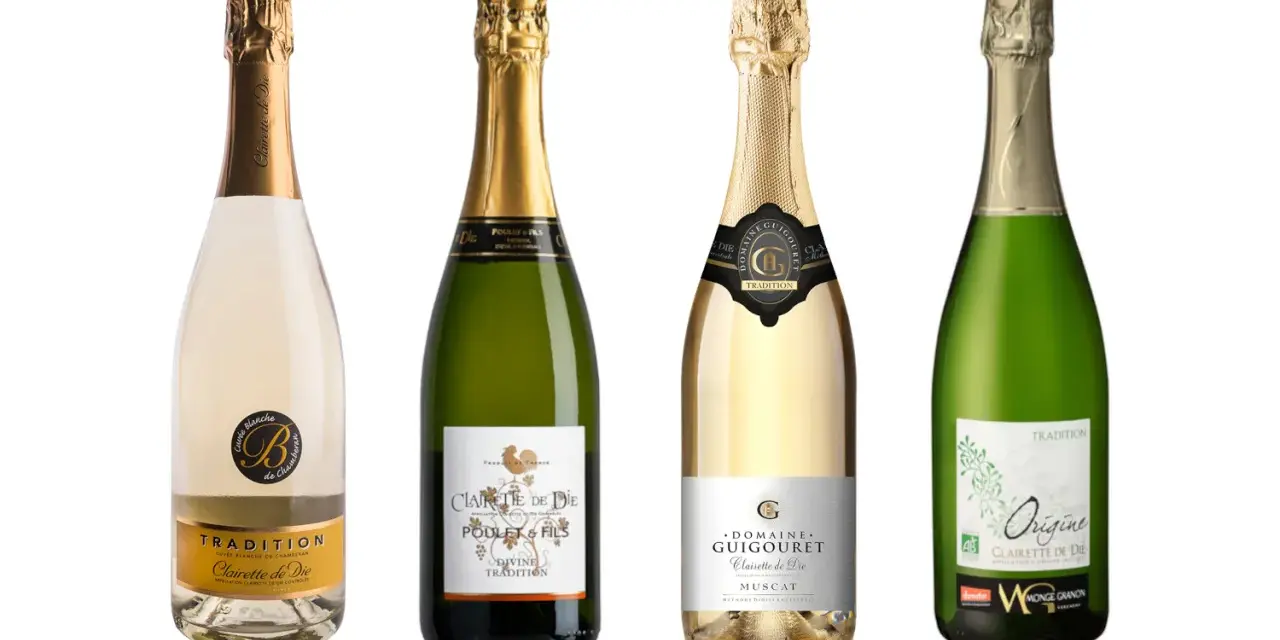 Quatre bouteilles de Clairette de Die, dont une cuvée blanche et trois en bouteilles vertes, prêtes à être dégustées.