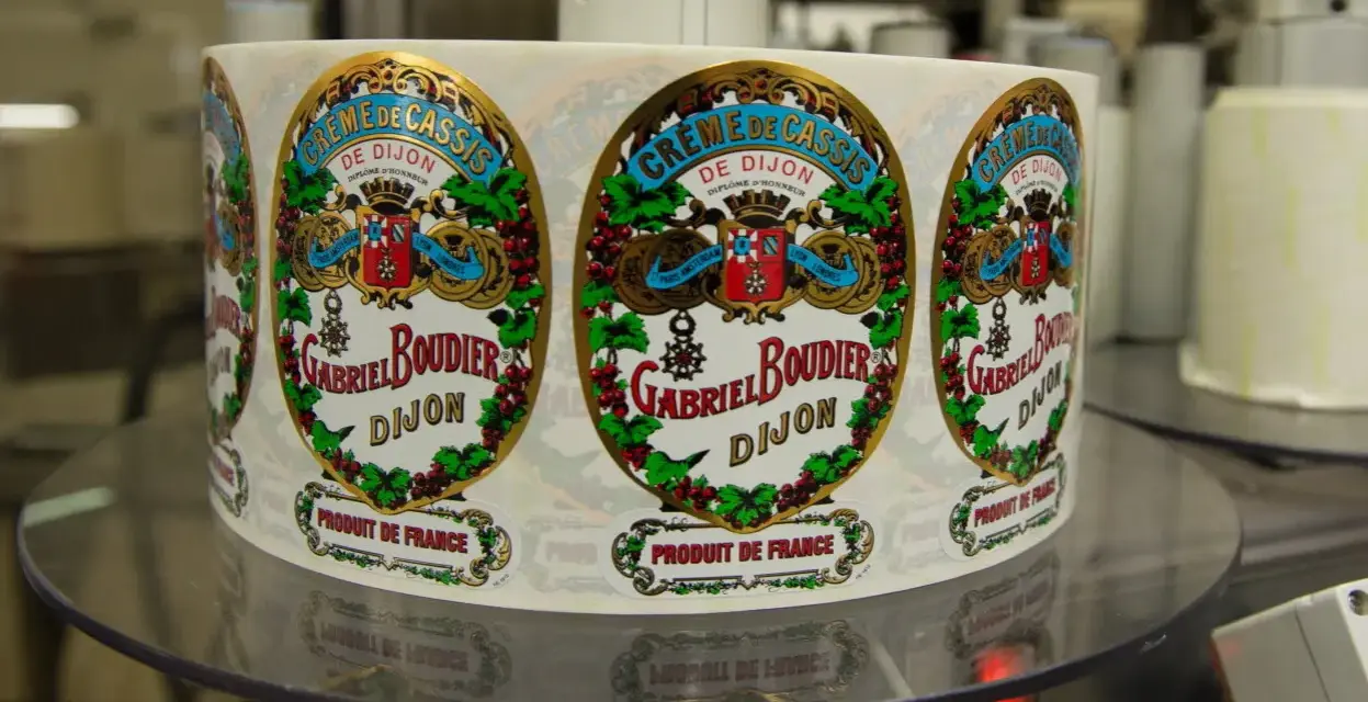 Étiquette de crème de cassis Gabriel Boudier Dijon, en rouleau.