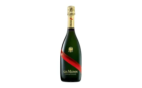 Bouteille de champagne G.H. Mumm, reconnaissable à son ruban rouge iconique. Un avis sur ce champagne mumm est souvent positif.