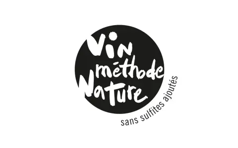 Logo noir et blanc : "Vin méthode Nature" dans un cercle, avec "sans sulfites ajoutés" en arc de cercle.