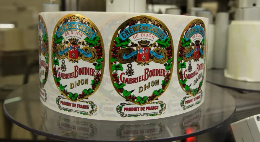 Étiquette de crème de cassis Gabriel Boudier Dijon, en rouleau.
