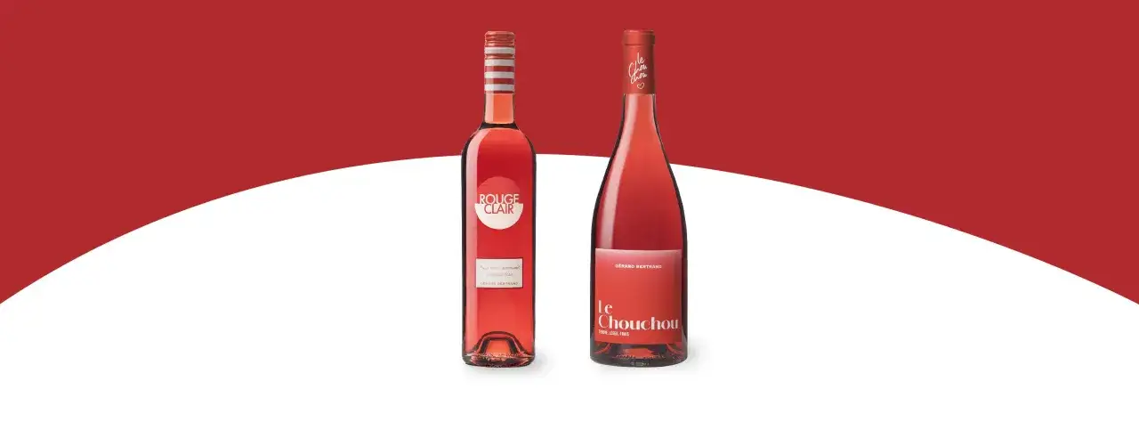 Deux bouteilles de vin, dont un vin rouge l&eacute;ger 